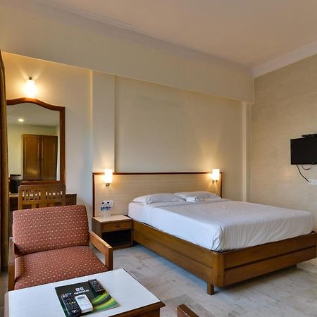 Hotel Ajanta Мумбаи Экстерьер фото