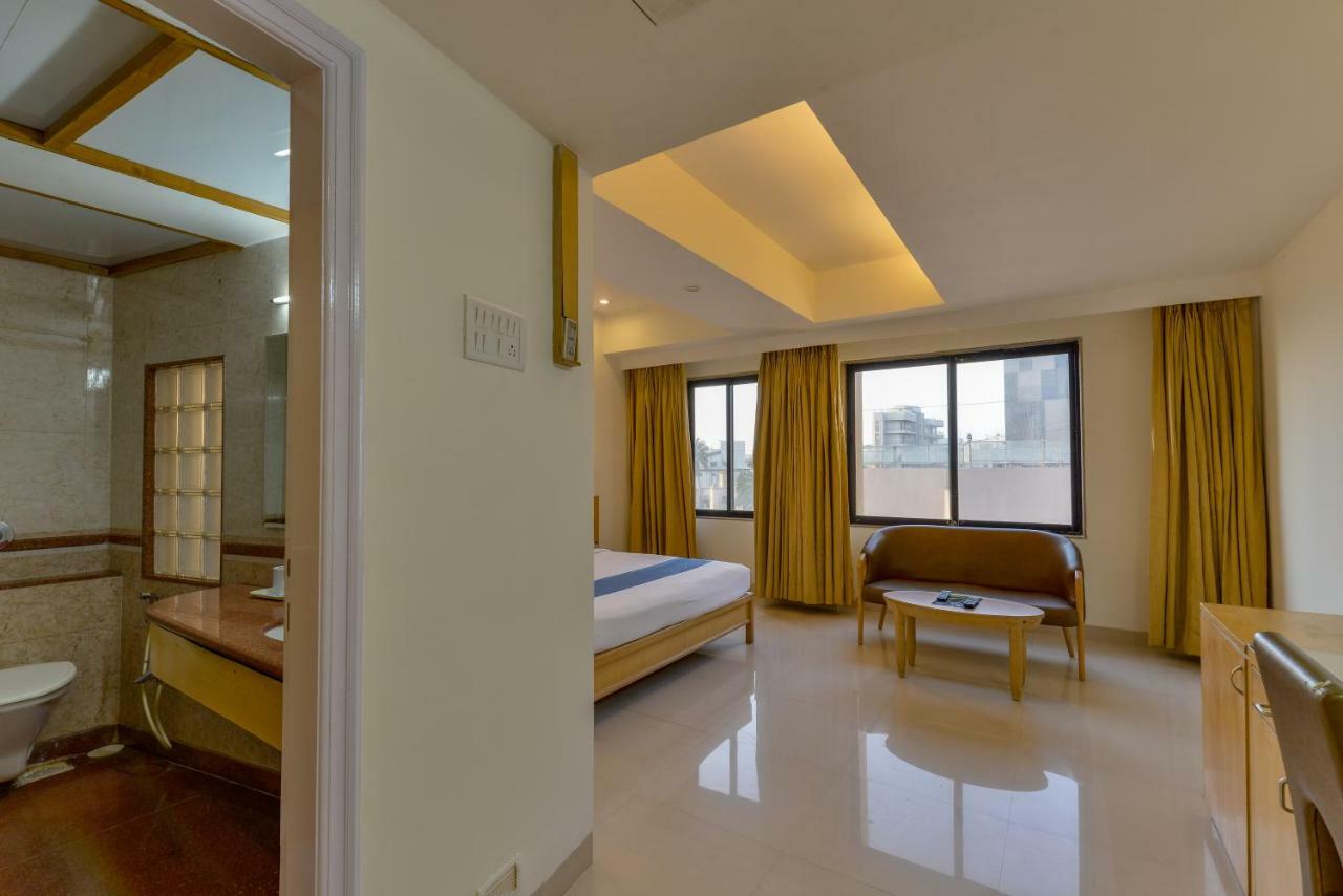 Hotel Ajanta Мумбаи Экстерьер фото